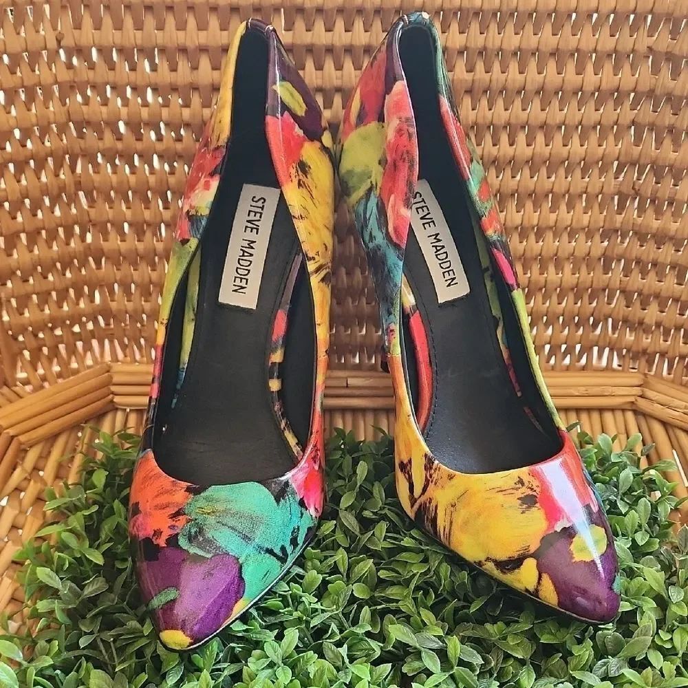 Steve Madden Gallery 6.5 Floral 4 1/2" Heels - Picture 3 of 17